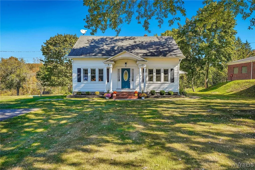 Property at 164 Capitol, Holland, NY 14080