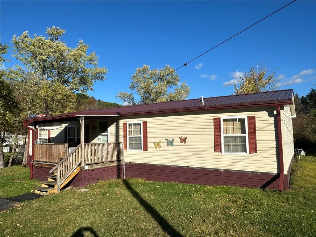 Property at 7 Royal Avenue, Bradford Town, PA 16701