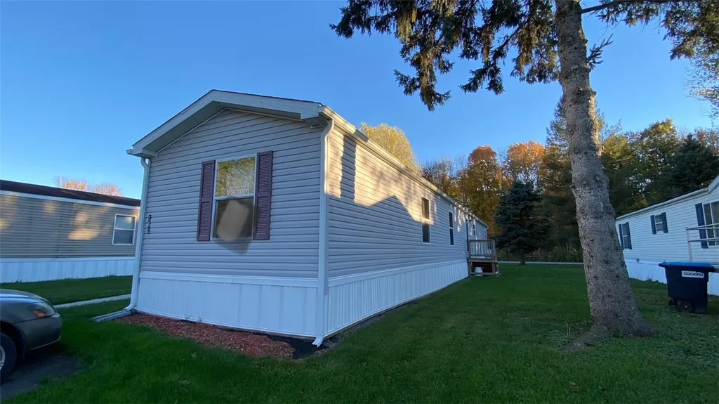 Property at 162 Doris Dr, Manchester, NY 14432