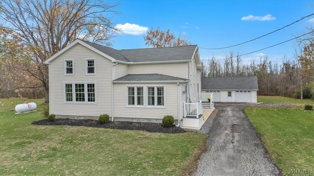 Property at 8603 Ernest Road, Royalton, NY 14067