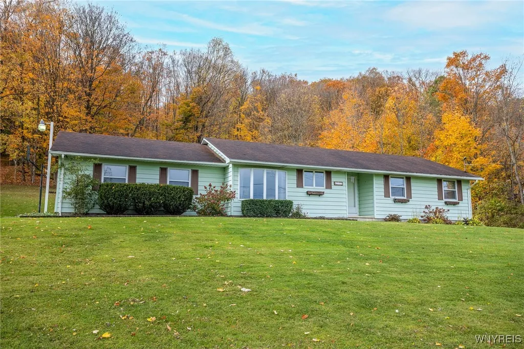 Property at 277 Wyoming Street, Warsaw, NY 14569