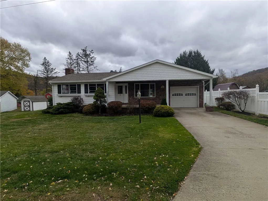 Property at 7 Louette Drive, Bradford Town, PA 16701