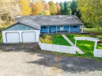Property at 17 Hilltop Lane, Volney, NY 13069