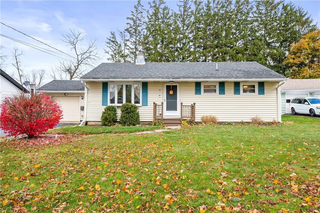 Property at 14 Hilltop Dr, Leroy, NY 14482