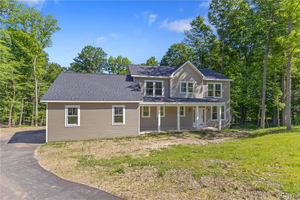 Property at 112 Topaz Trail, Camillus, NY 13219