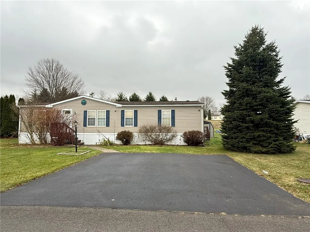 Property at 19 Morgans Run, Manchester, NY 14432
