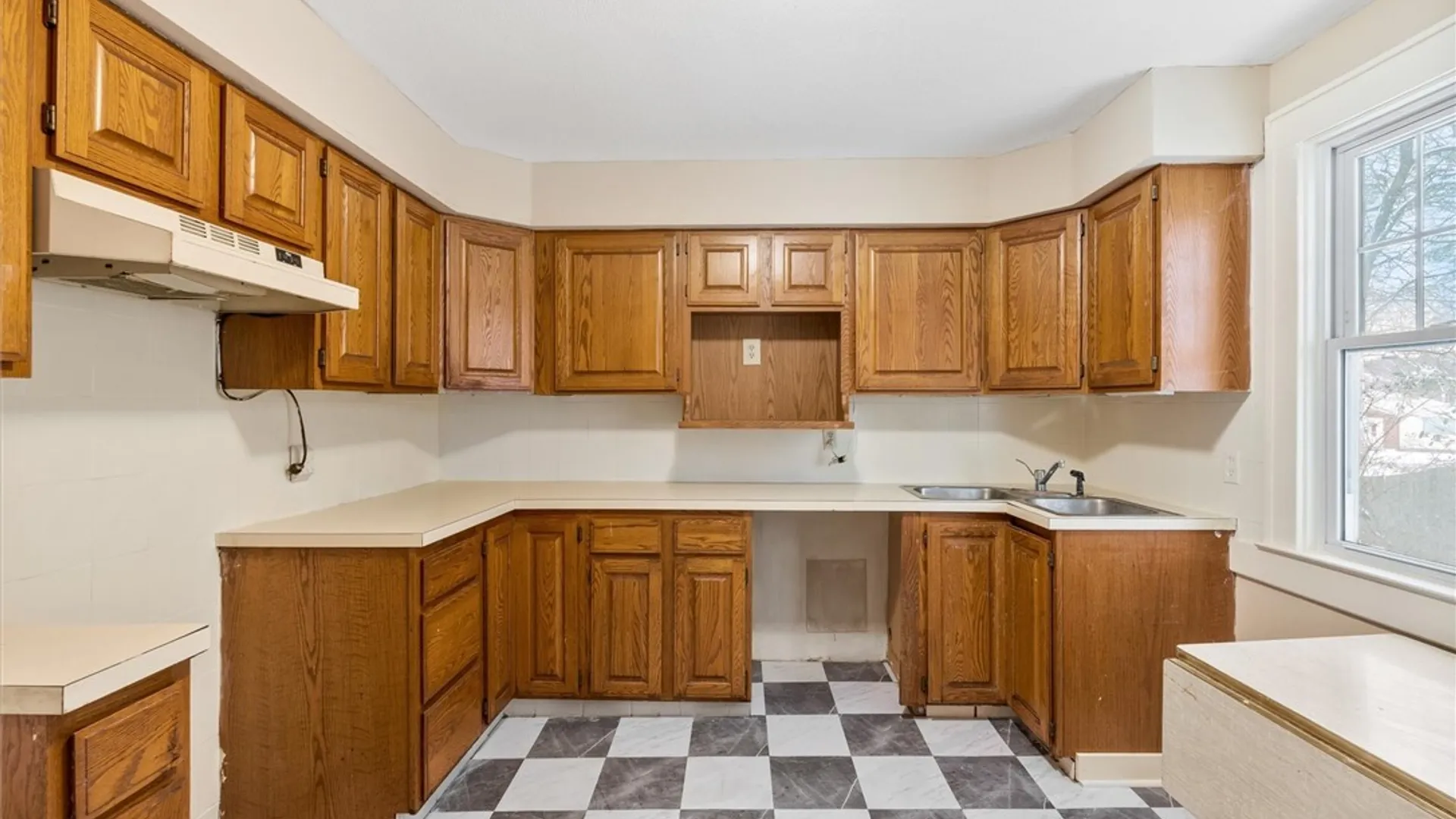 Property at 313 Strathmore Drive, Syracuse, NY 13207 21
