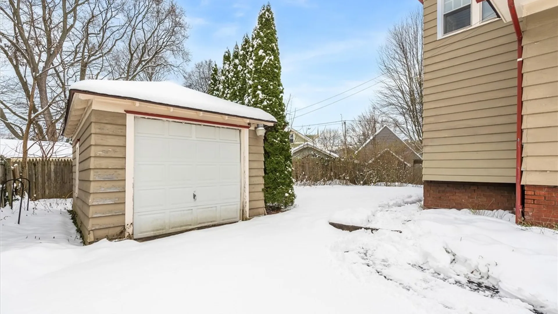 Property at 313 Strathmore Drive, Syracuse, NY 13207 35