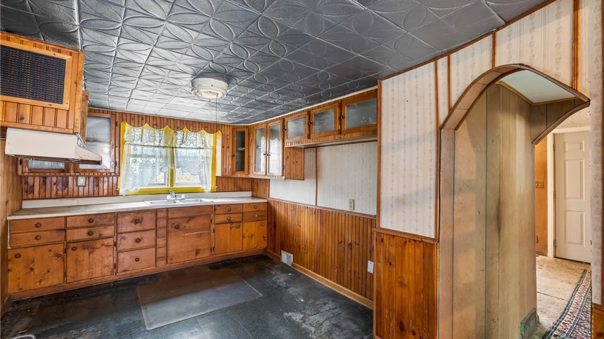 Property at 404 W Roswell Avenue, Onondaga, NY 13120 13