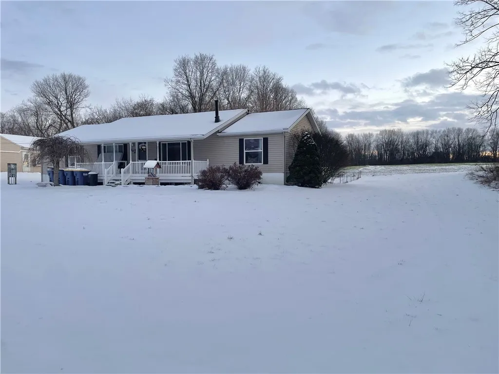 Property at 30 Elmhurst Circle, Aurelius, NY 13021