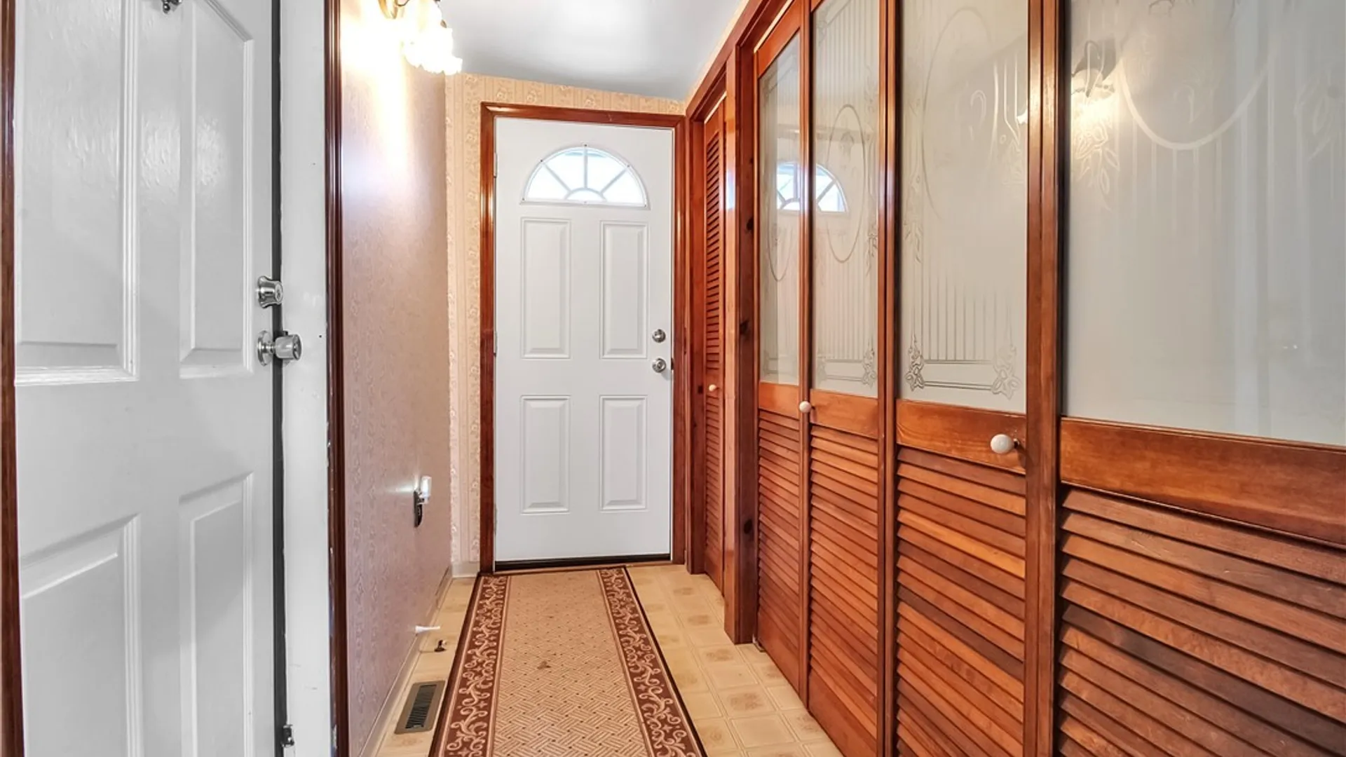 Property at 41 S Roxbury Drive, Hamburg, NY 14075 12