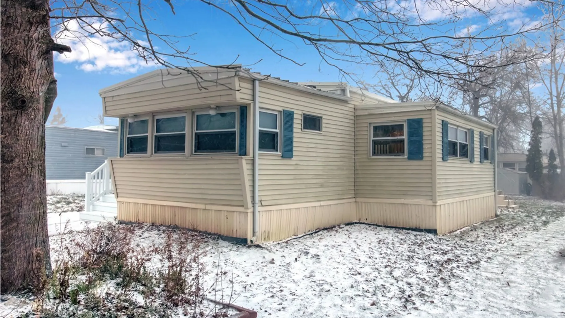 Property at 41 S Roxbury Drive, Hamburg, NY 14075 2