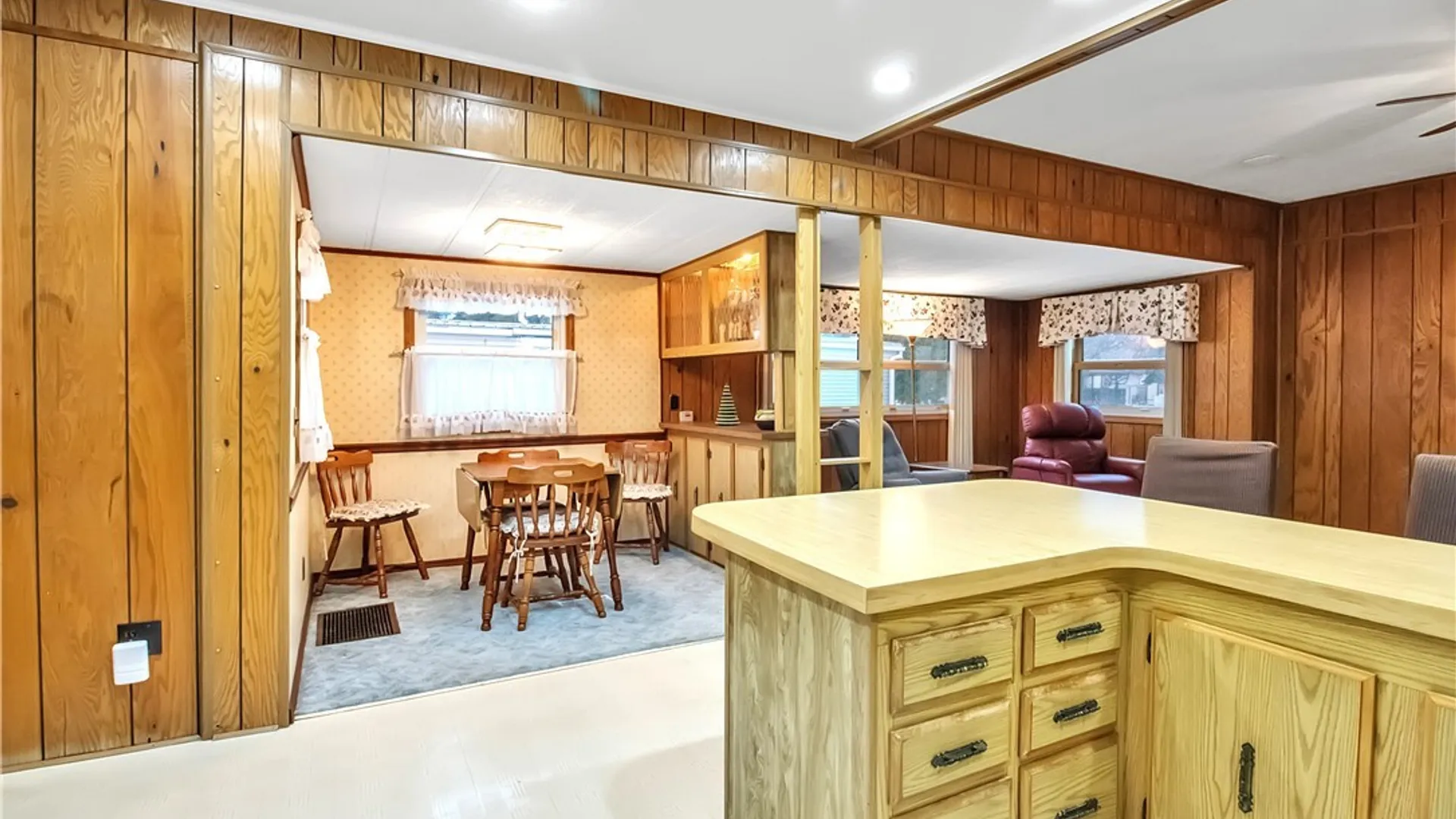 Property at 41 S Roxbury Drive, Hamburg, NY 14075 24