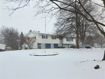 Property at 17 Manor Lane, Royalton, NY 14105