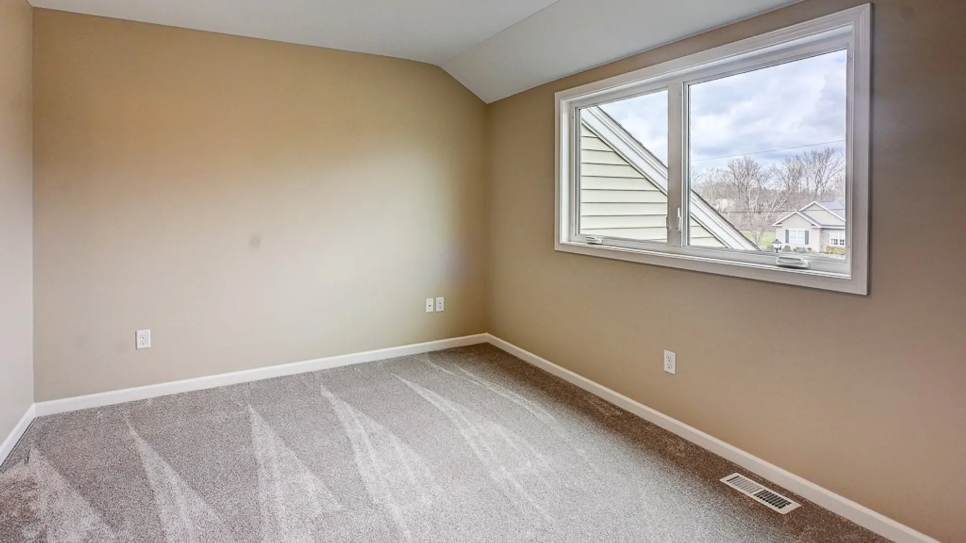Property at 150 Cloverleaf Court, Cheektowaga, NY 14043 11