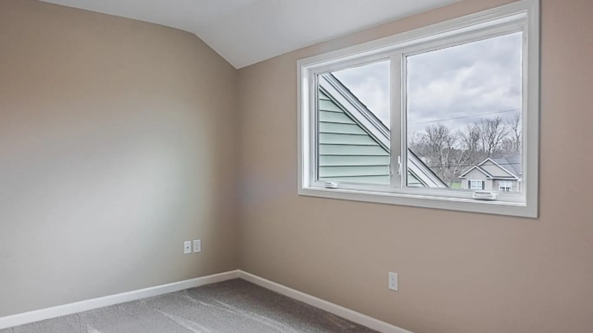 Property at 140 Cloverleaf Court, Cheektowaga, NY 14043 16