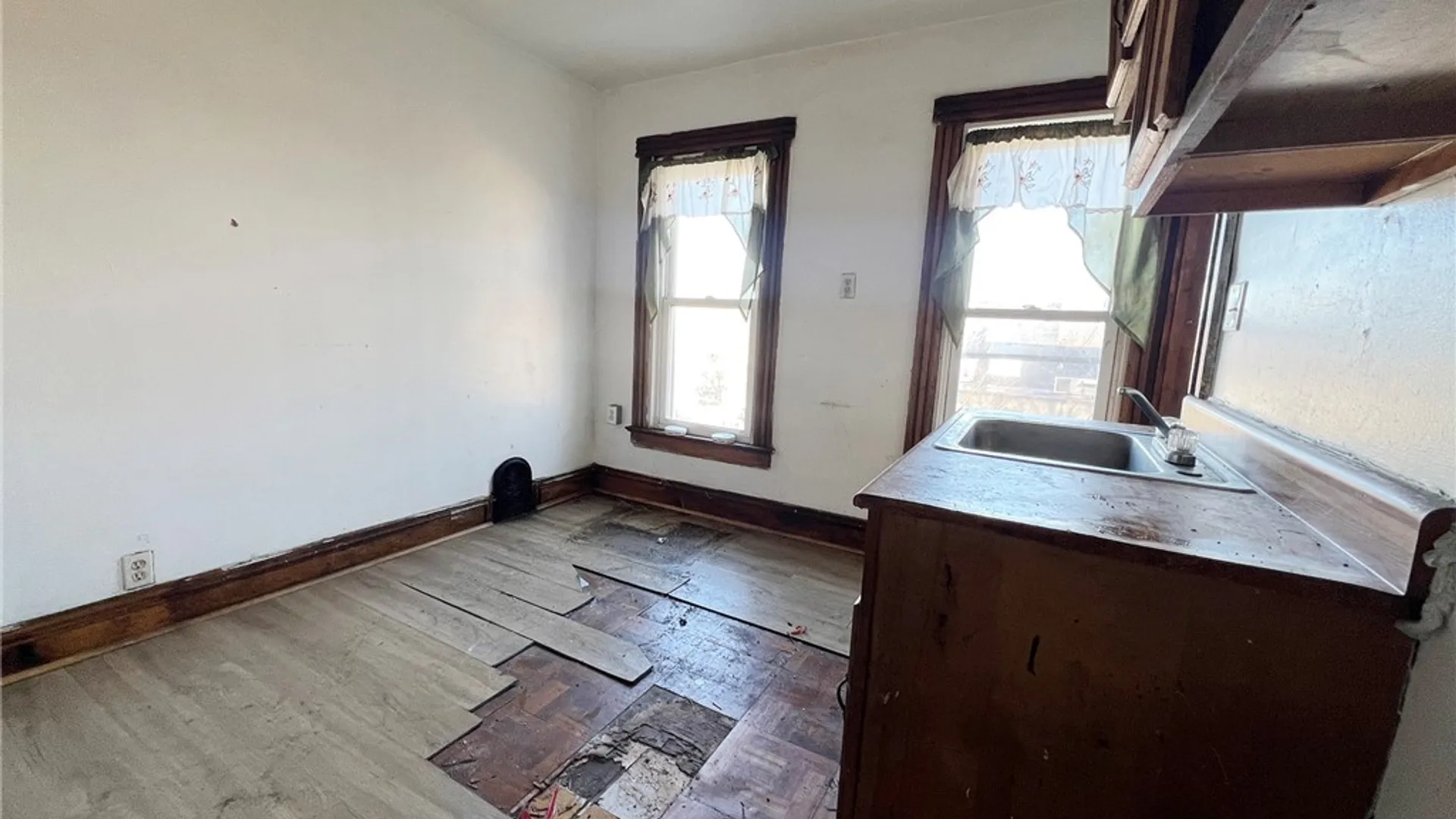 Property at 868 Plymouth Ave S, Rochester, NY 14608 33