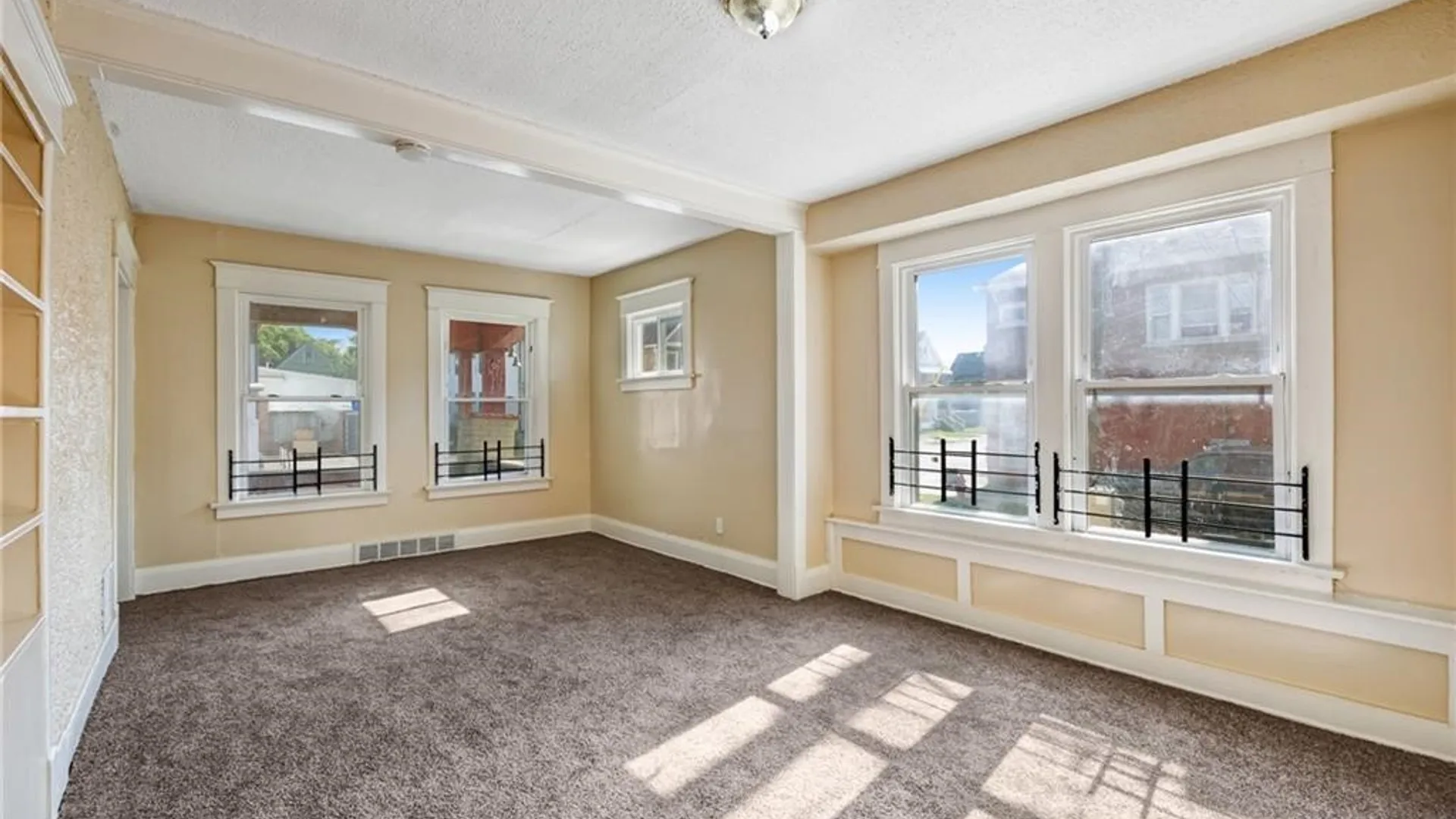 Property at 1046 E Ferry Street, Buffalo, NY 14211 8