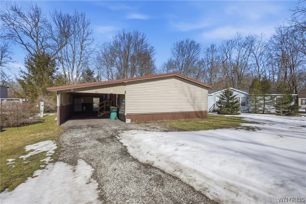 Property at 29 E Meadow Lane, Yorkshire, NY 14042