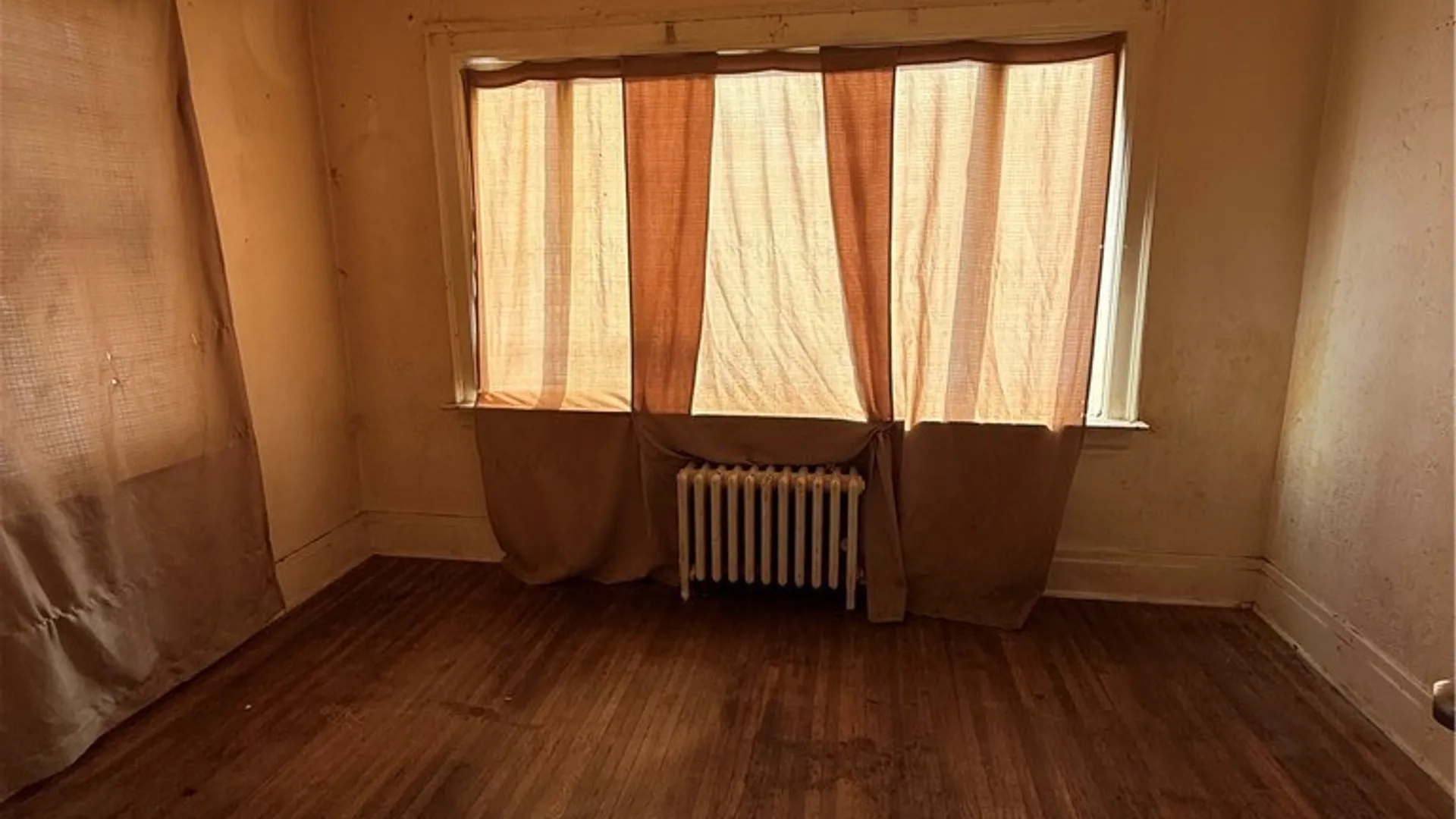 Property at 4006 Deveaux Street, Niagara Falls, NY 14305 3