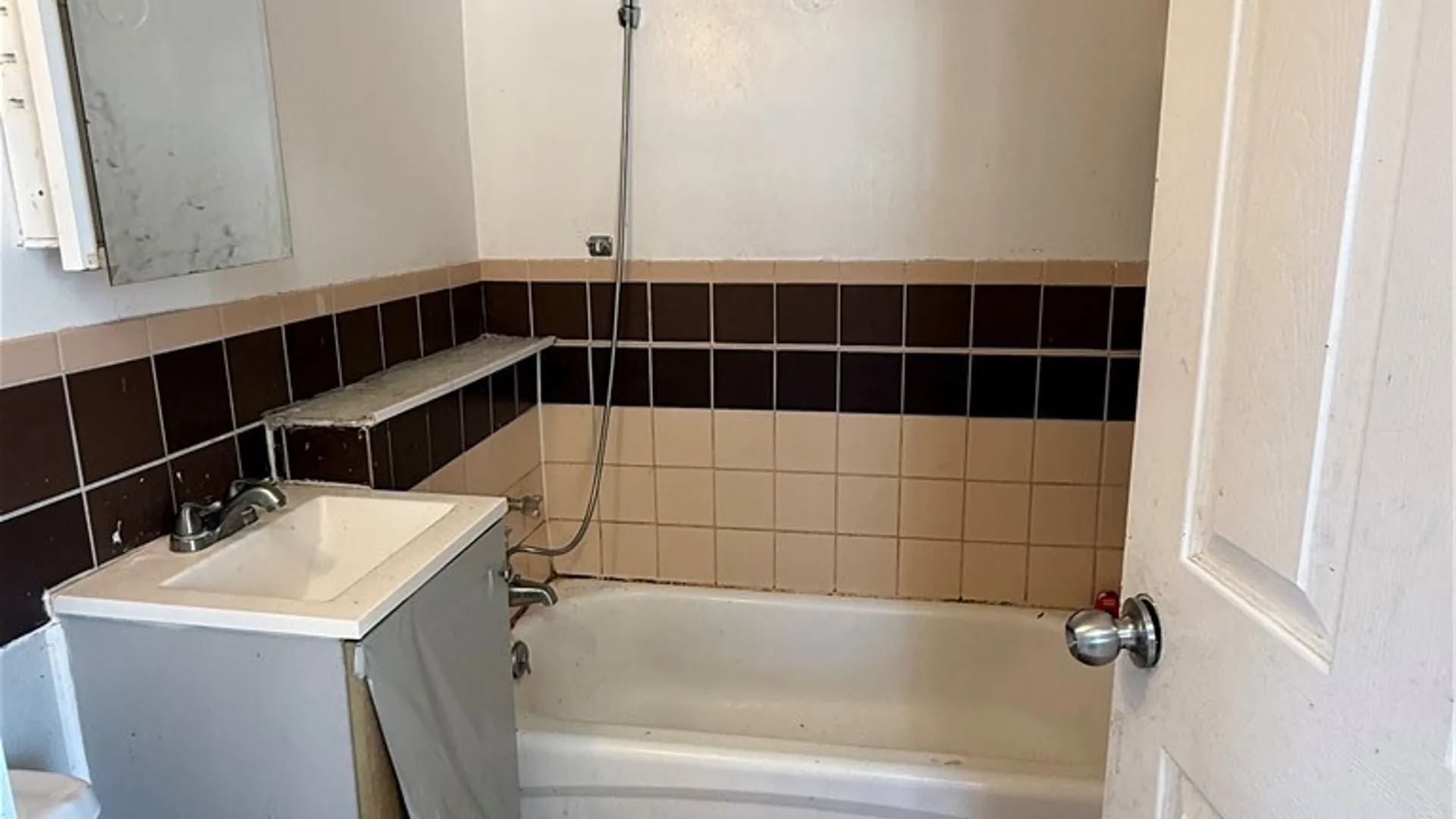 Property at 4006 Deveaux Street, Niagara Falls, NY 14305 6