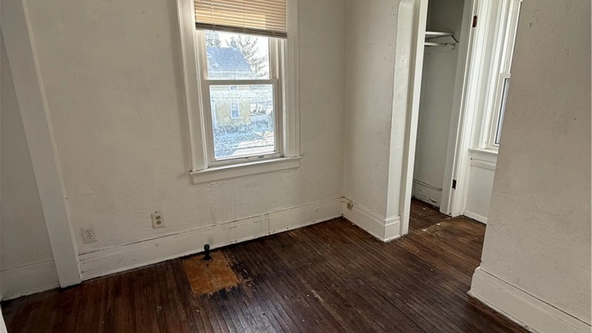 Property at 4006 Deveaux Street, Niagara Falls, NY 14305 9