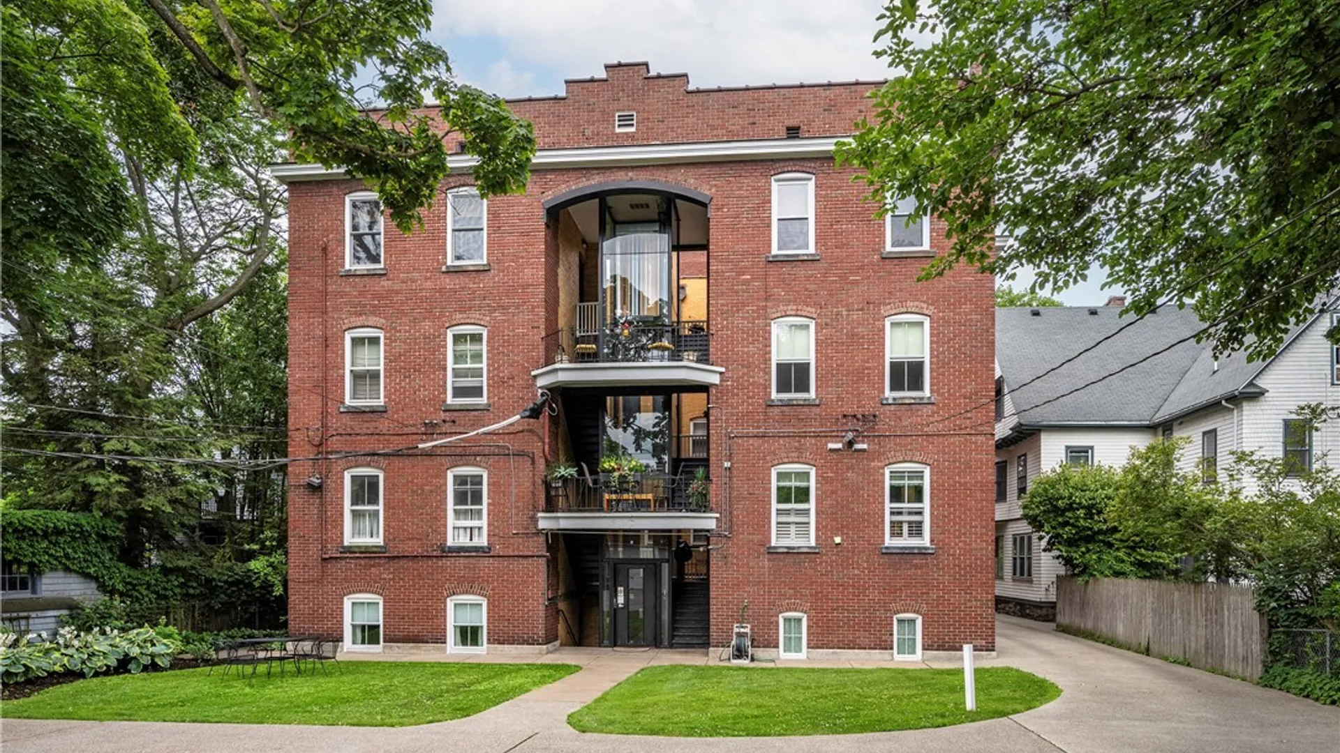 Property at 107 Oakland Place, Buffalo, NY 14222 36