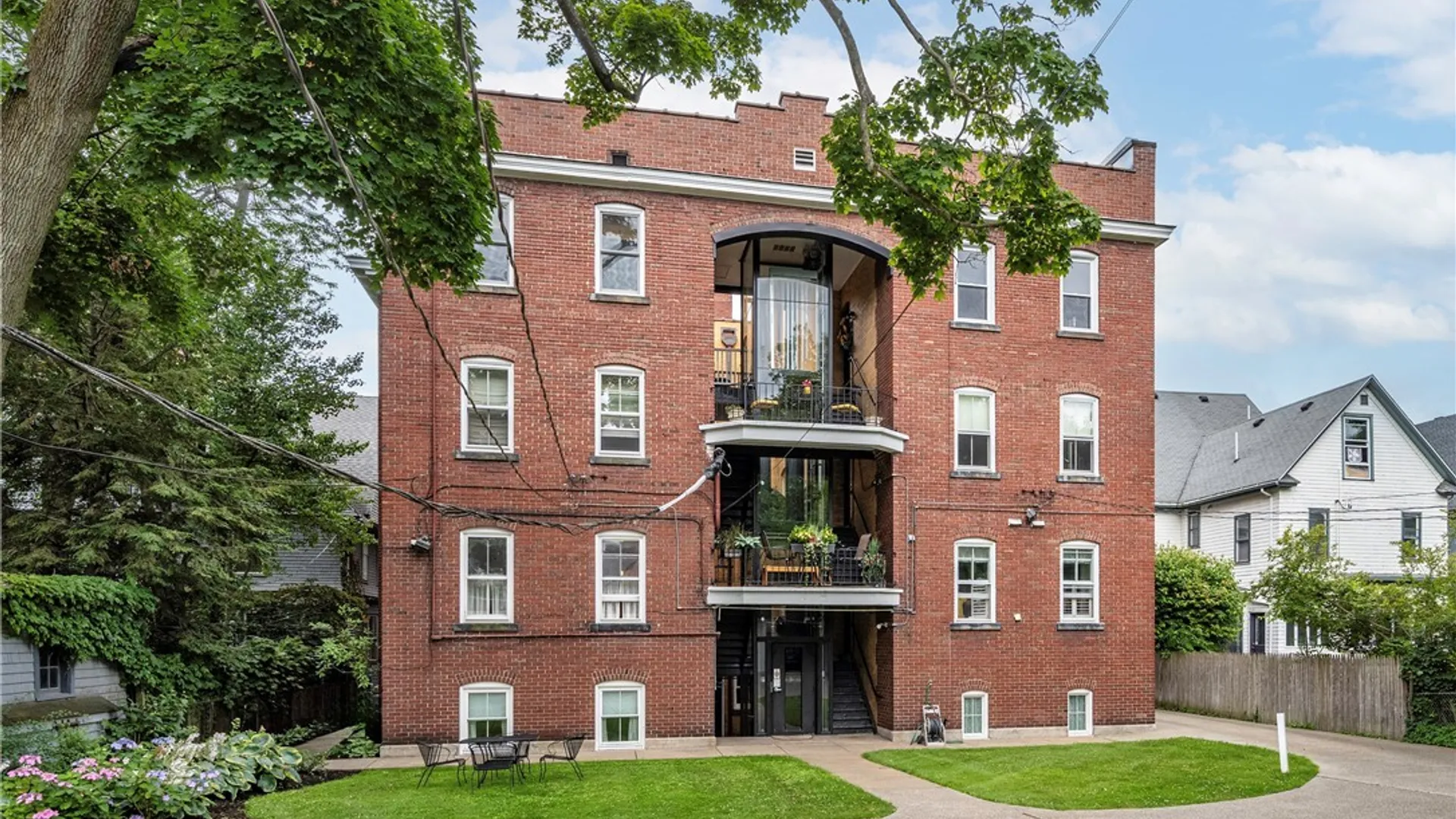 Property at 107 Oakland Place, Buffalo, NY 14222 37