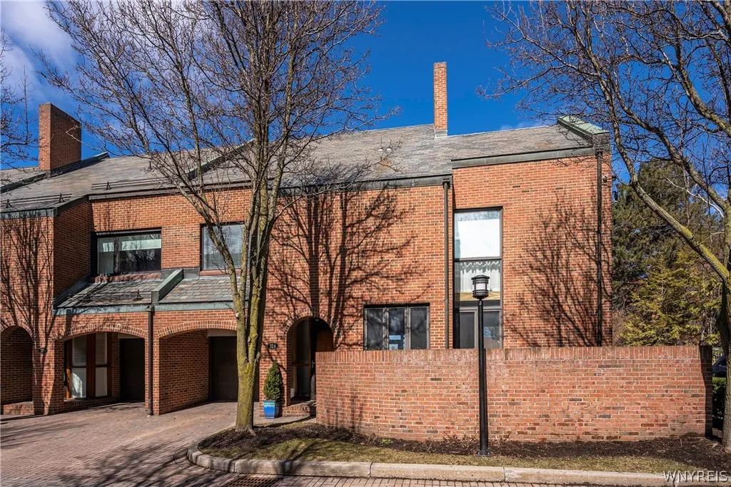 Property at 324 Rivermist Drive, Buffalo, NY 14202