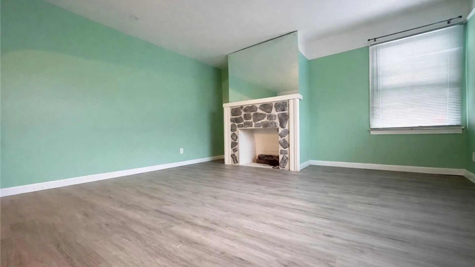 Property at 3534 Ferry Avenue, Niagara Falls, NY 14301 4