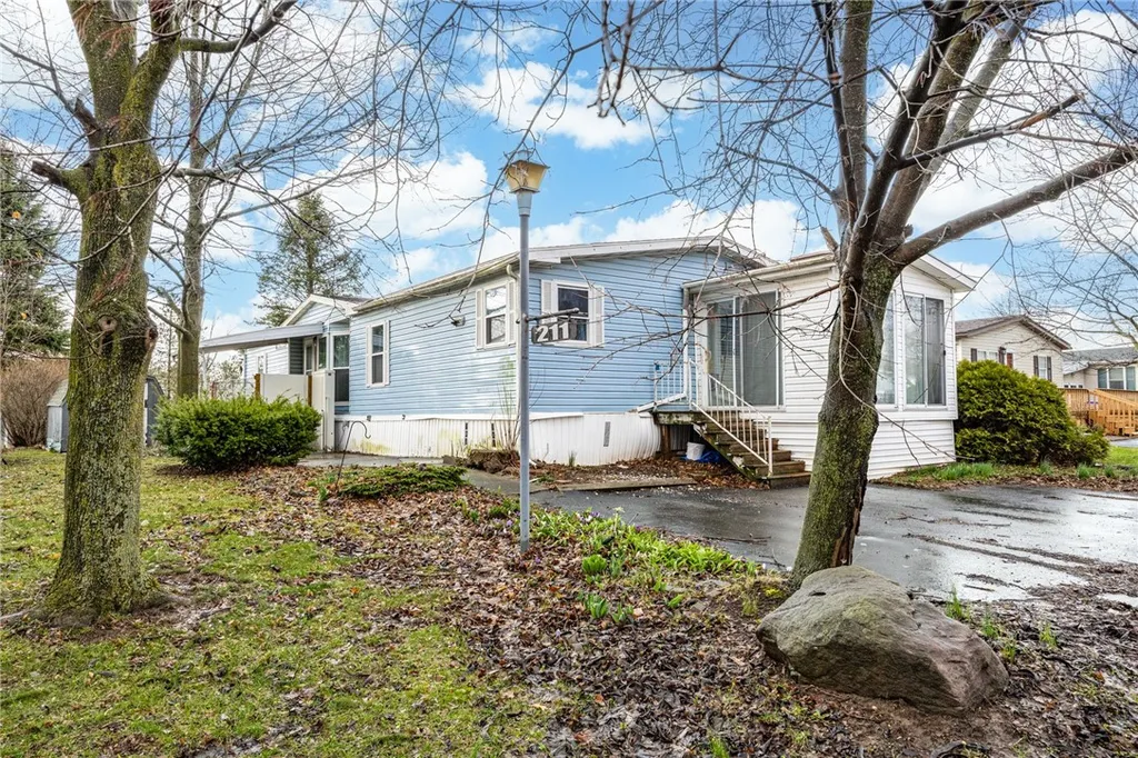 Property at 211 Sunset Drive, Clarendon, NY 14470