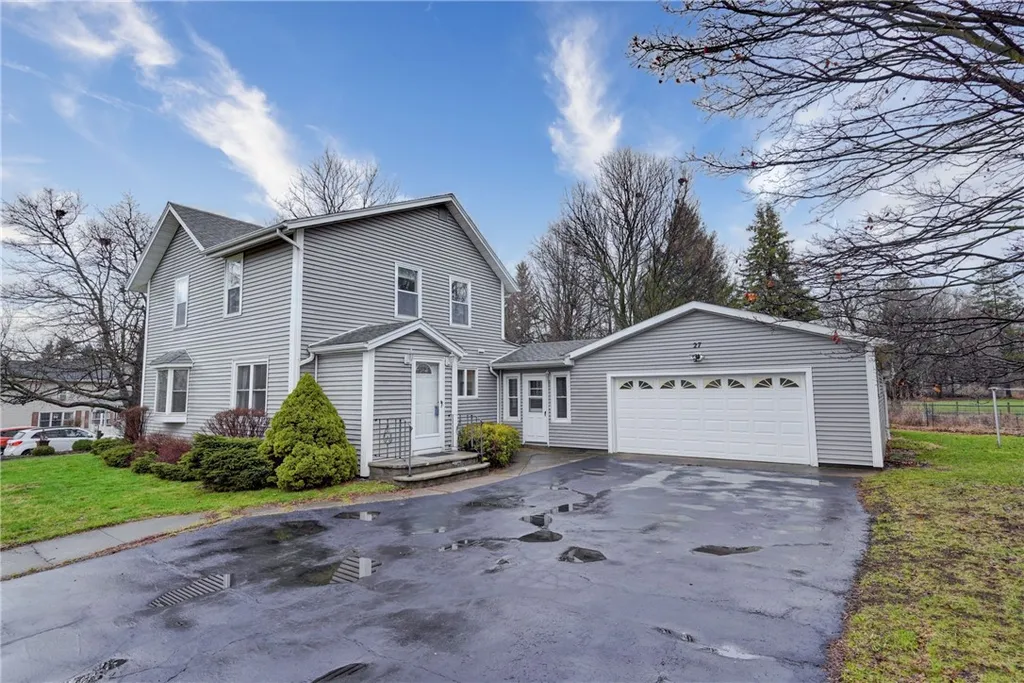 Property at 27 Richmond Avenue, Bergen, NY 14416