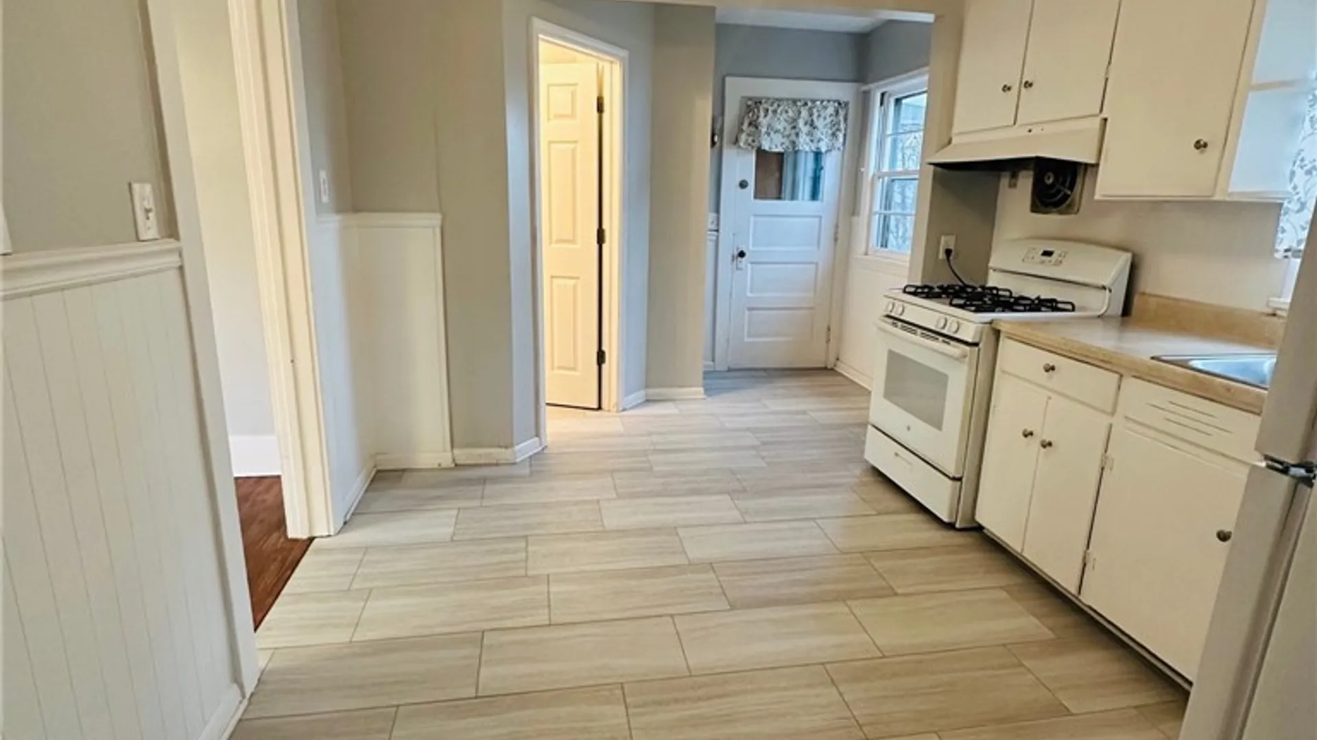 Property at 511 S Lincoln Road, East Rochester, NY 14445 12