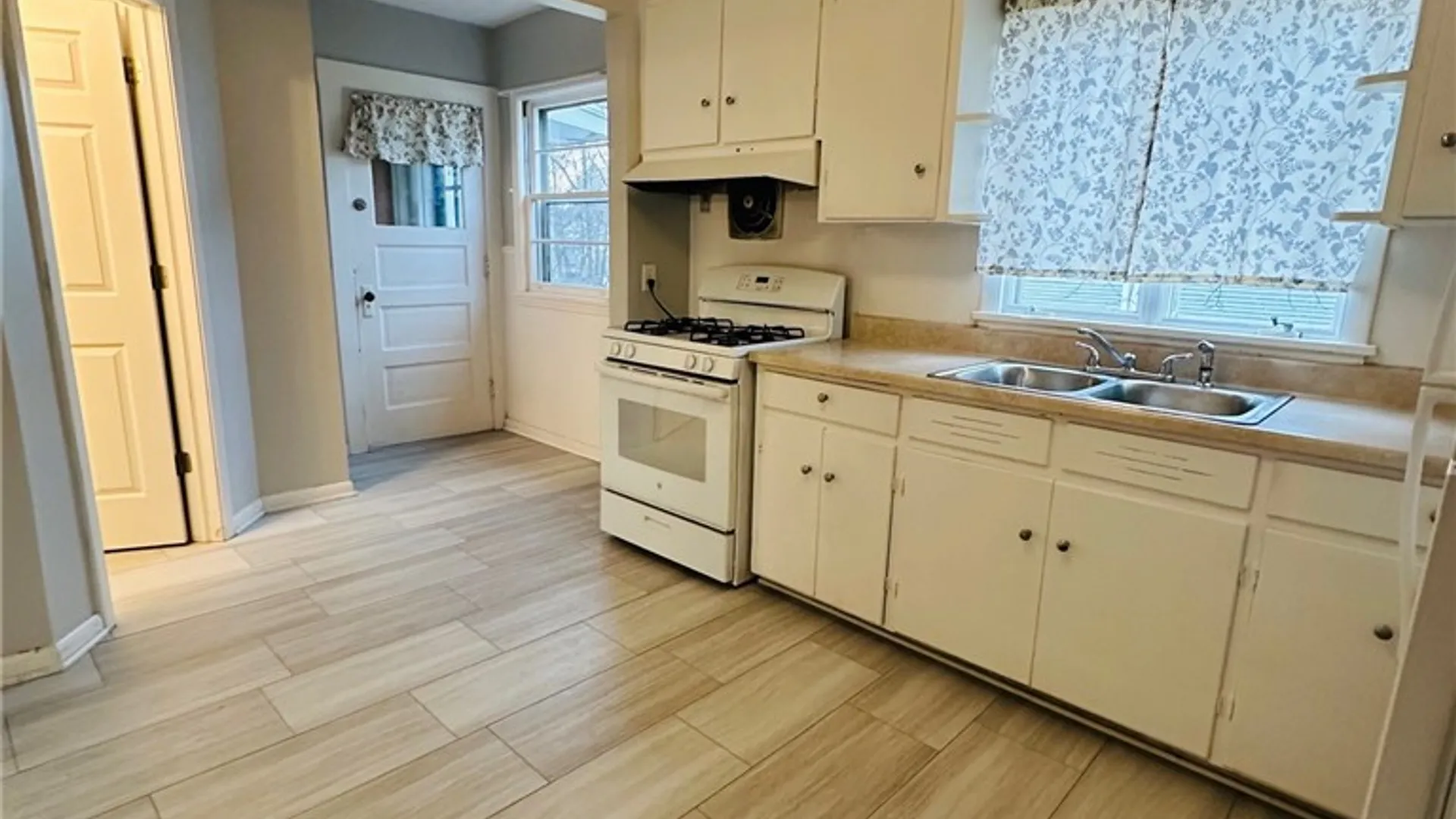 Property at 511 S Lincoln Road, East Rochester, NY 14445 13