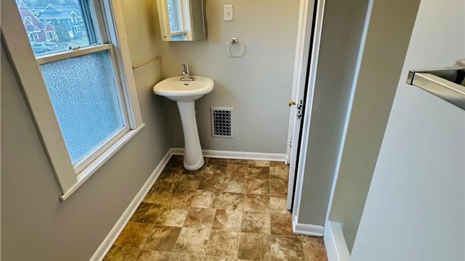 Property at 511 S Lincoln Road, East Rochester, NY 14445 22