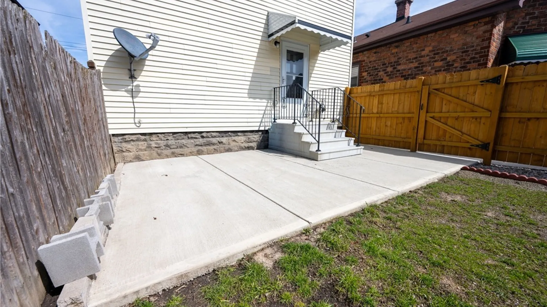 Property at 201 Royal Avenue, Buffalo, NY 14207 8