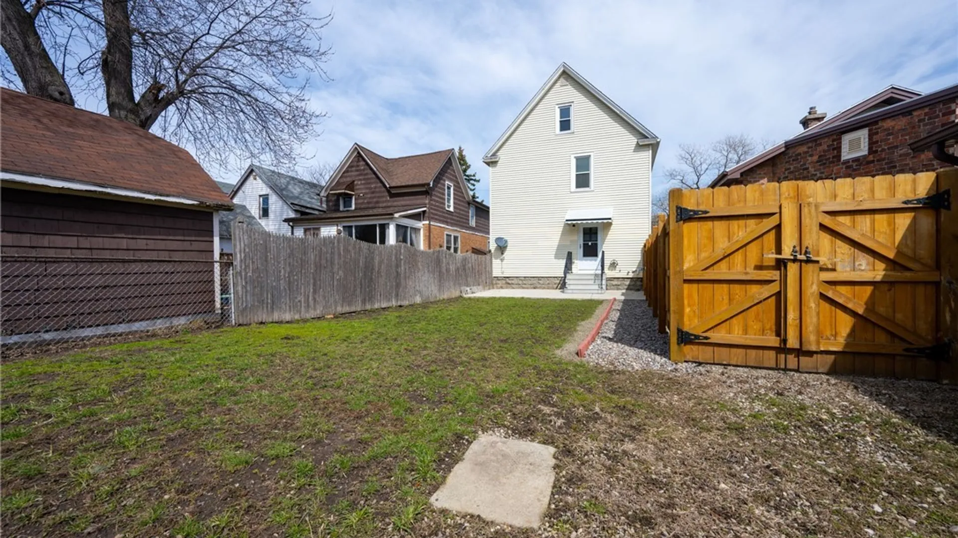 Property at 201 Royal Avenue, Buffalo, NY 14207 10