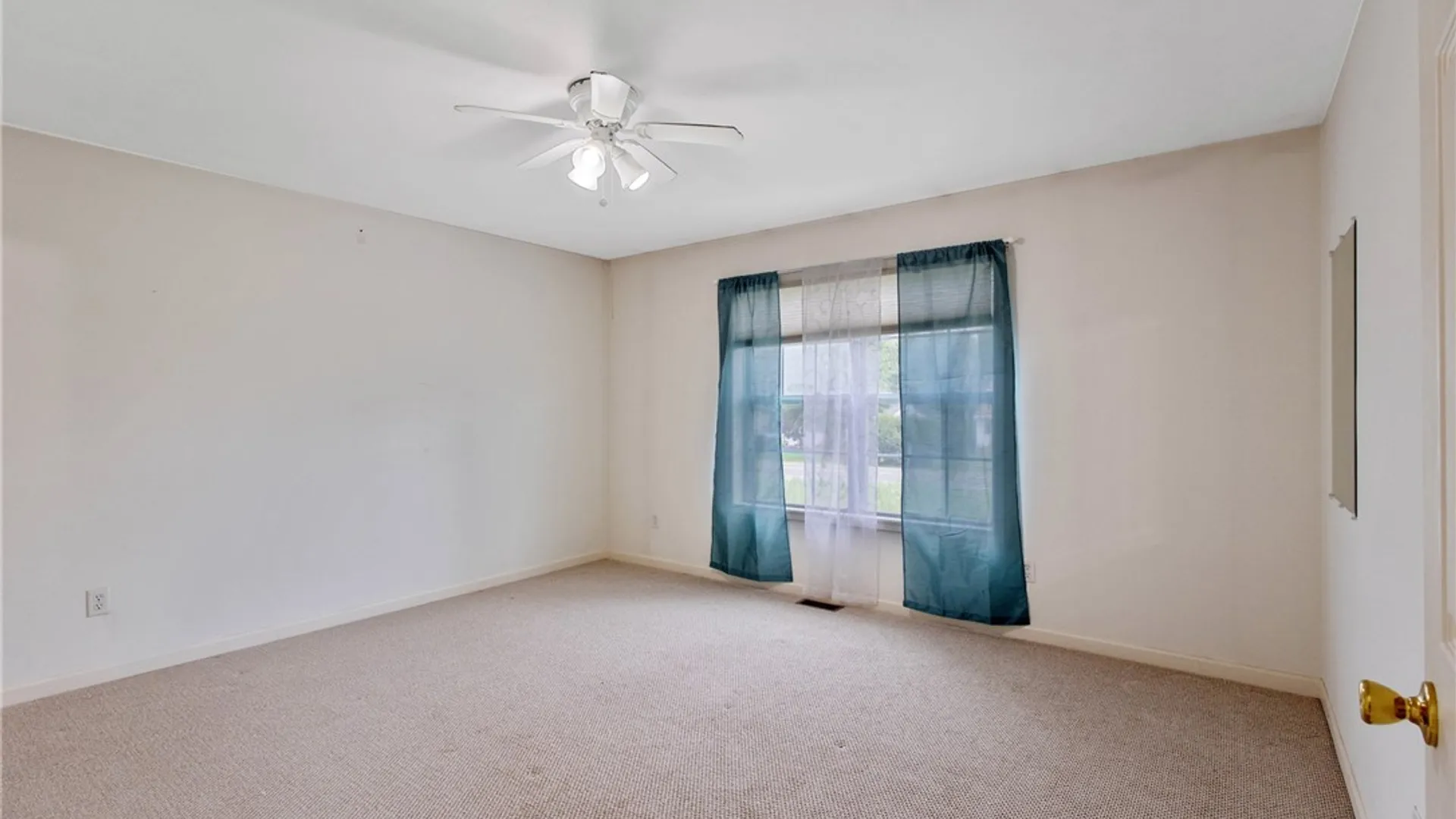 Property at 5059 Betsy Ross Way, Salina, NY 13088 14
