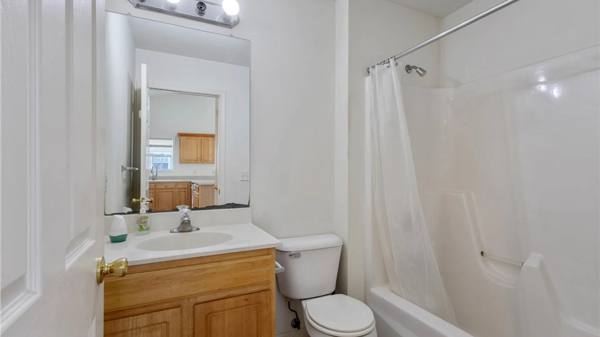 Property at 5059 Betsy Ross Way, Salina, NY 13088 18