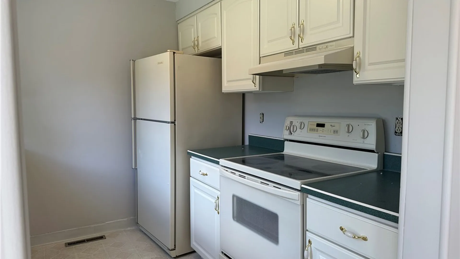Property at 304 Charlesgate Circle, Amherst, NY 14051 10