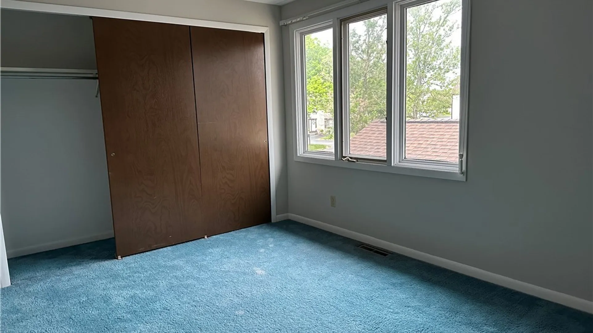 Property at 304 Charlesgate Circle, Amherst, NY 14051 15