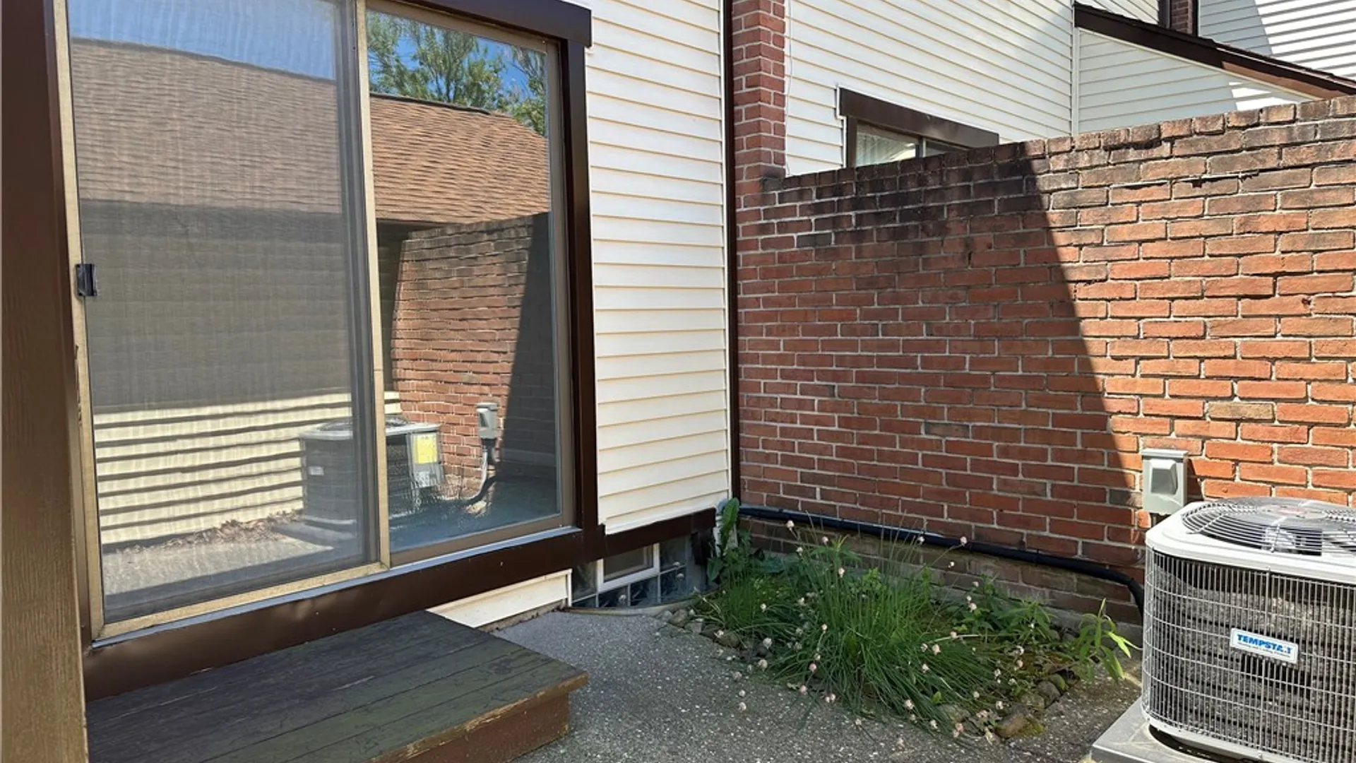Property at 304 Charlesgate Circle, Amherst, NY 14051 2