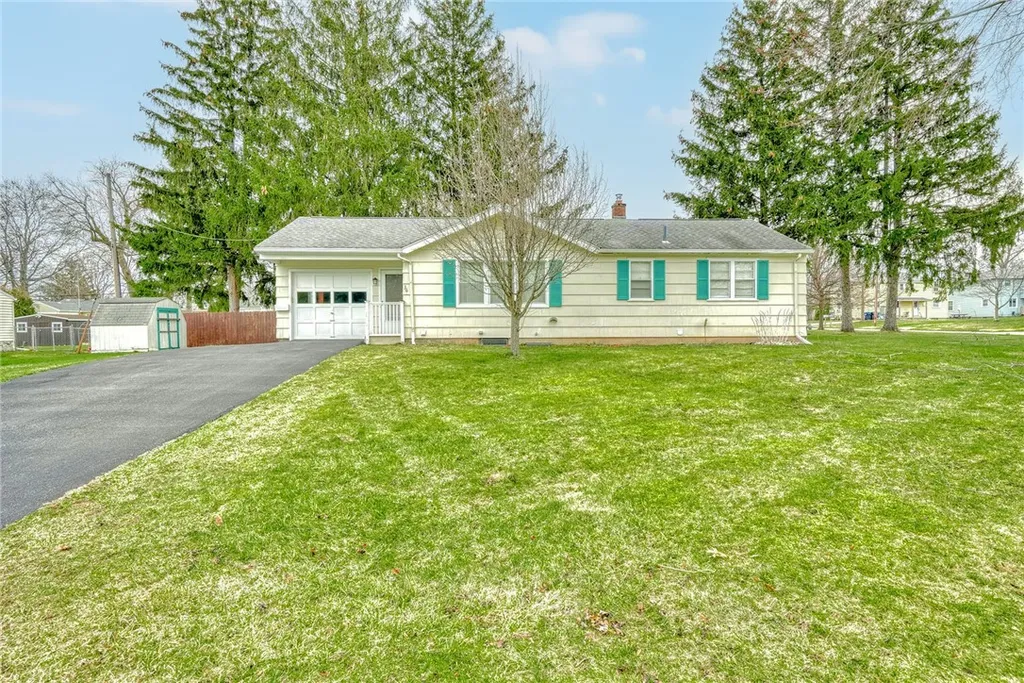 Property at 36 Fallenson Drive, Greece, NY 14616