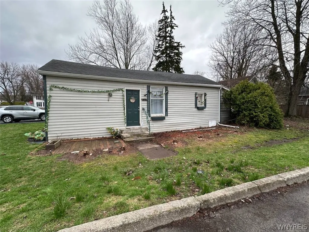 Property at 260 E Bank Street, Albion, NY 14411