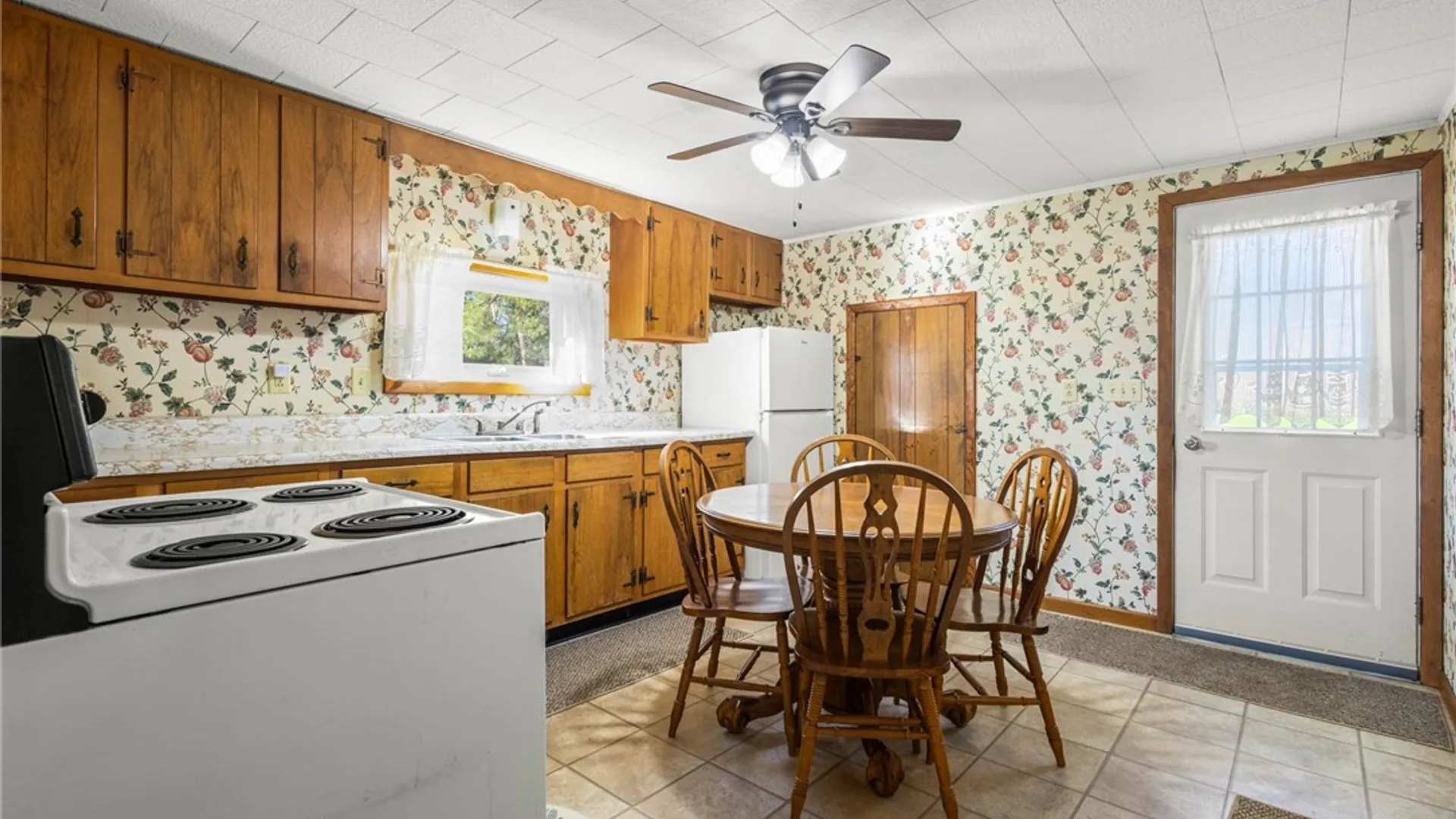Property at 1194 Akron Road, Pembroke, NY 14036 6