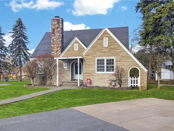 Property at 8 Crescent Drive, New Hartford, NY 13417