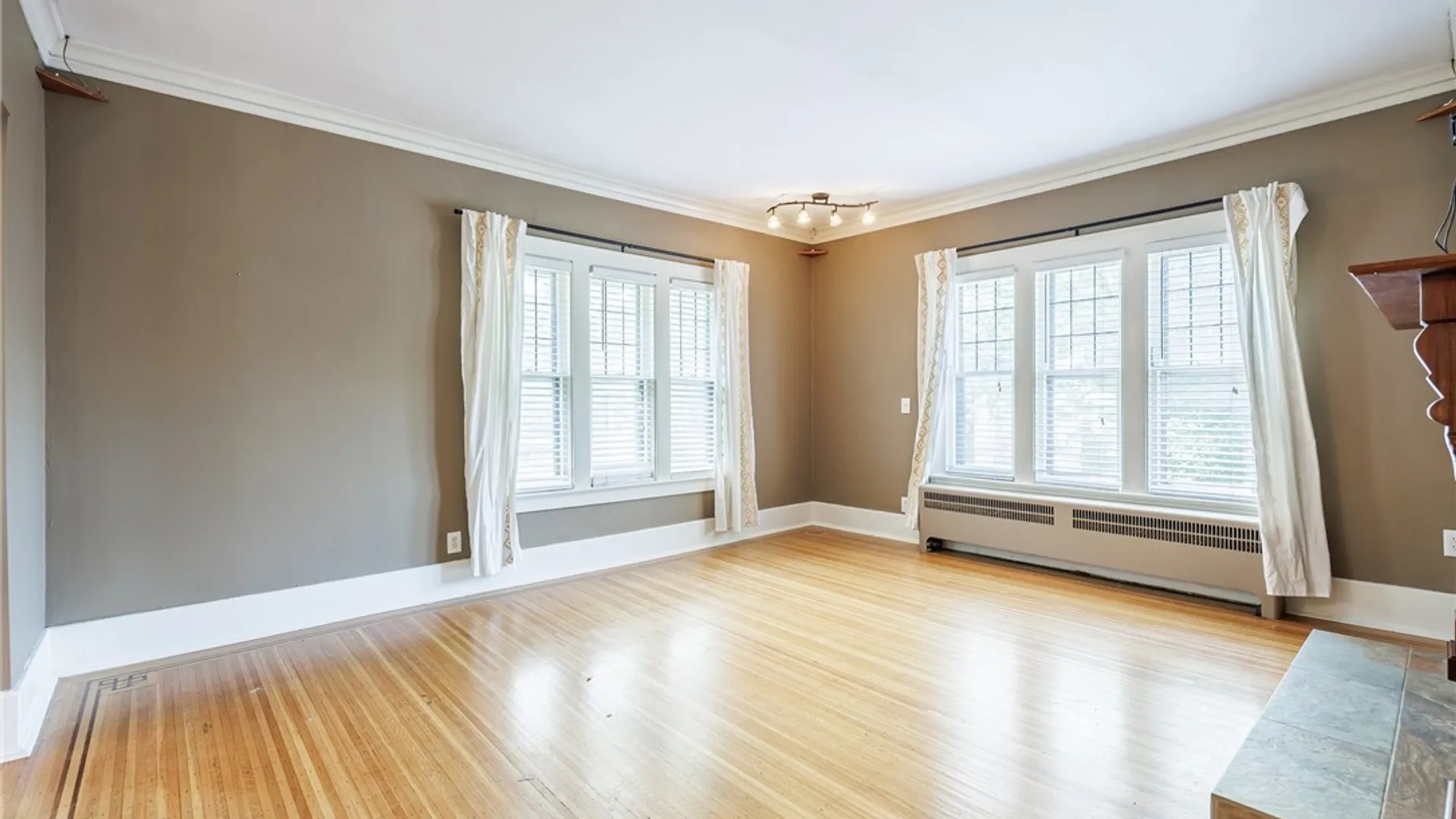 Property at 260 Oxford Street, Rochester, NY 14607 11