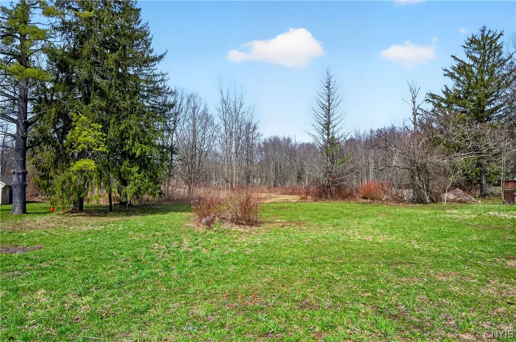 Property at 18 Homestead Avenue, Schroeppel, NY 13135