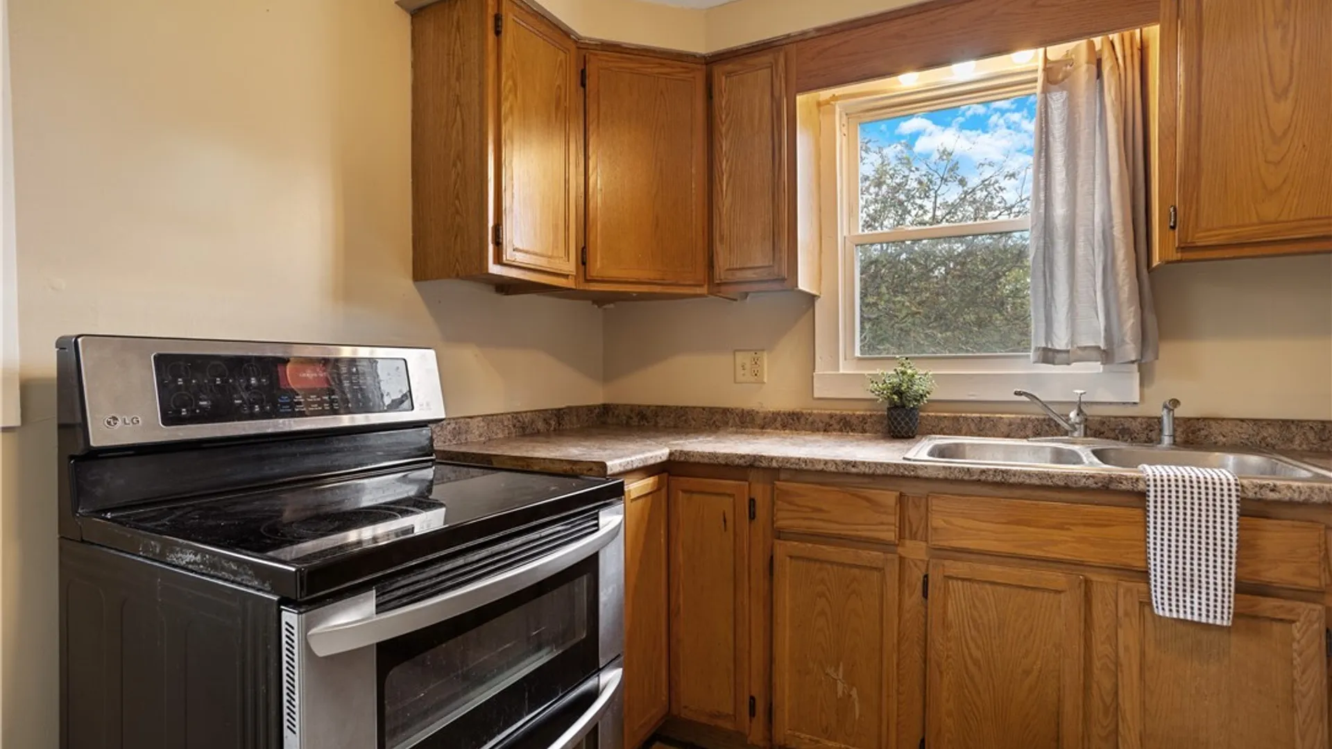 Property at 205 Crehange Street, Syracuse, NY 13205 4