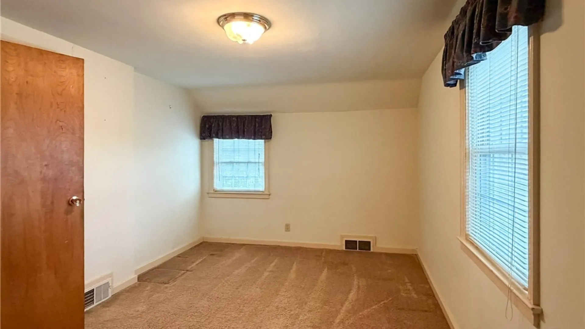 Property at 12 Windsor Terrace, New Hartford, NY 13501 37